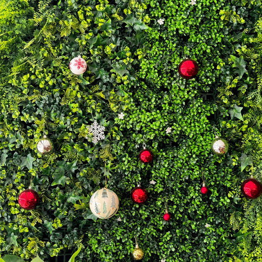 Jardines Verticales Artificiales con un Toque Navideño